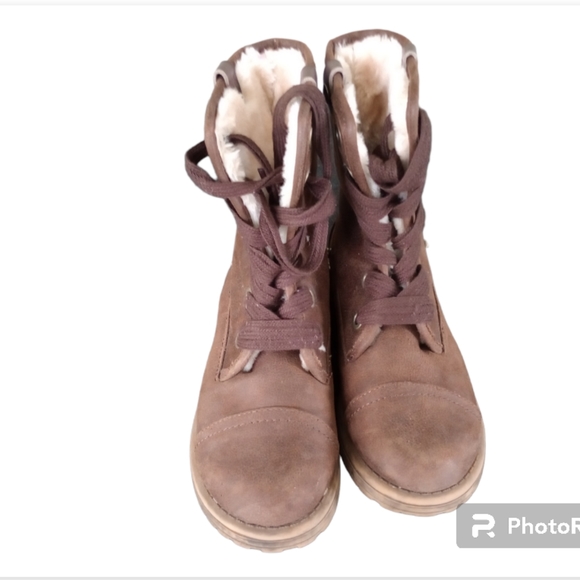 Roxy Boots - Picture 5 of 8